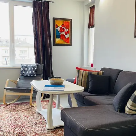 Cozy Spot By The Lions' Bridge Apartment *